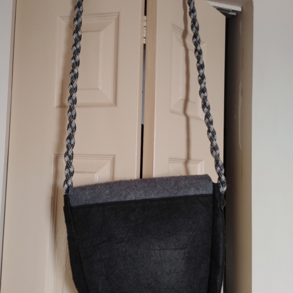 Crossbody purse - Picture 2 of 5